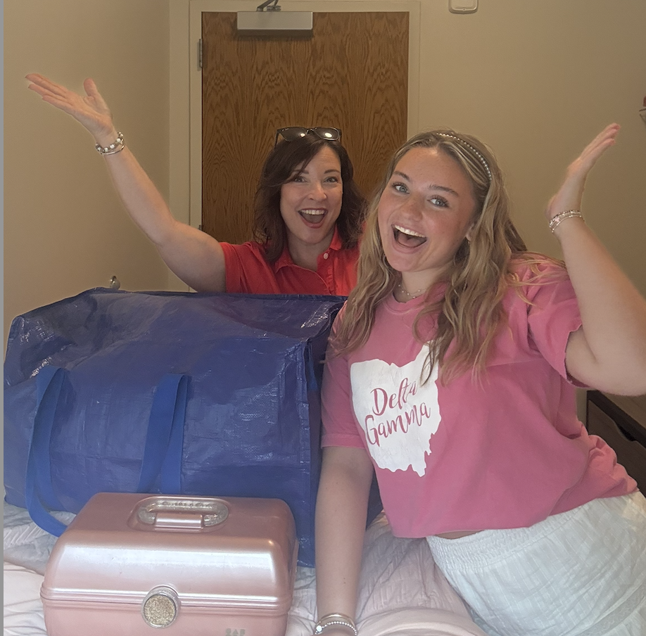 mom and daughter move into the dorm